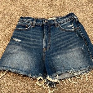 Nwot 4” mom short high rise